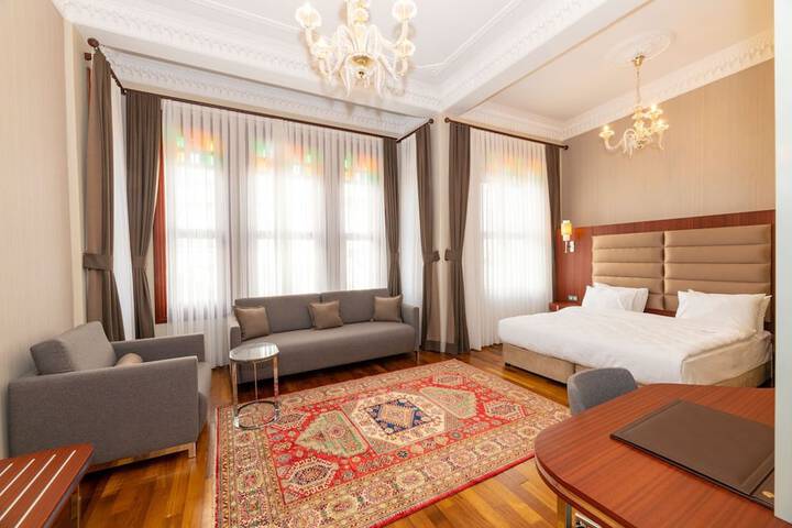 Room 43 of 102