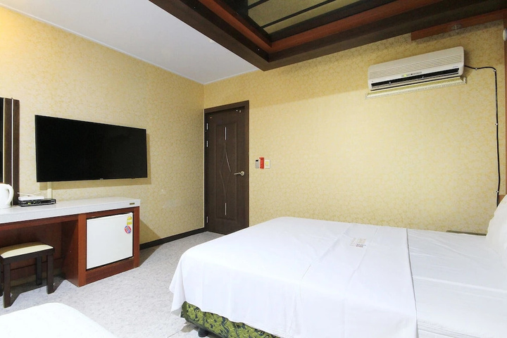 Room 18 of 26