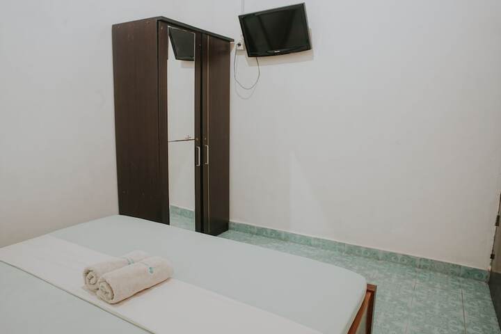 Room 6 of 16