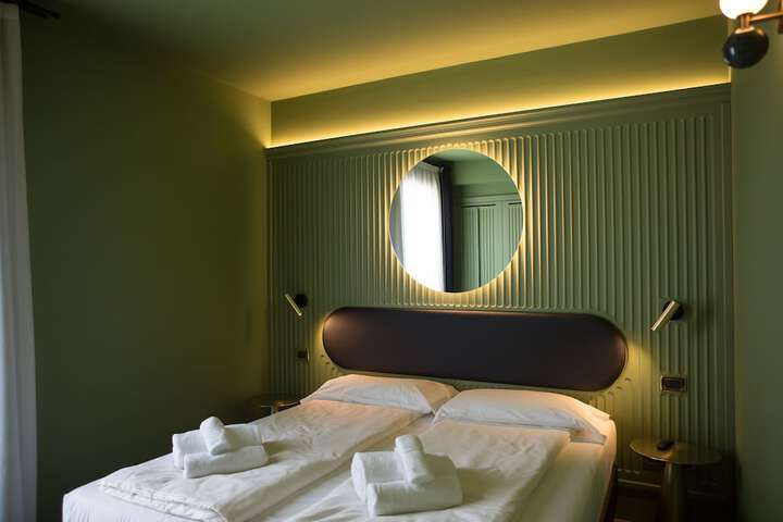Room 8 of 27