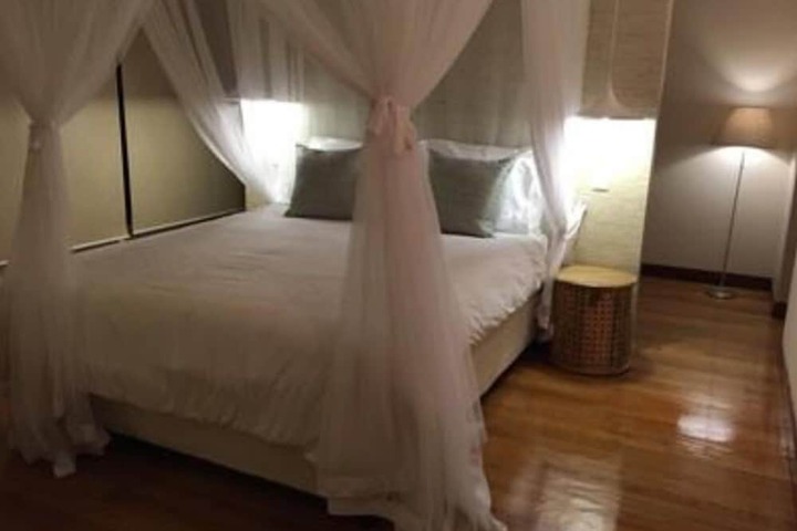 Room 6 of 25