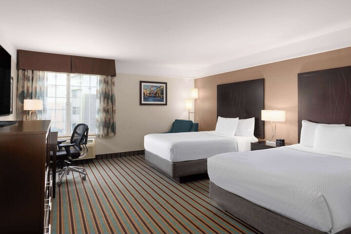 2 Double Beds (2 of 4)