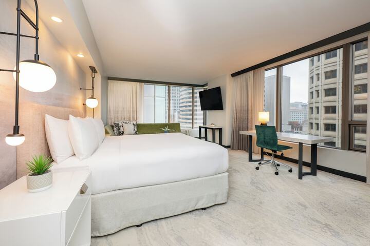 Room 52 of 170