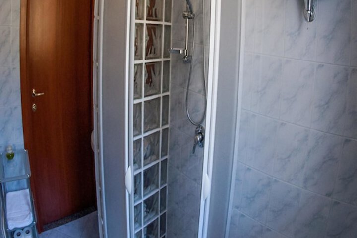 Room 10 of 21