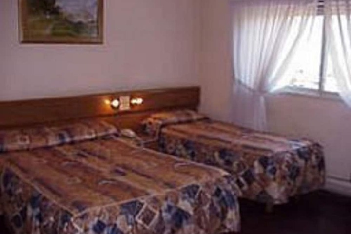 Room 4 of 18
