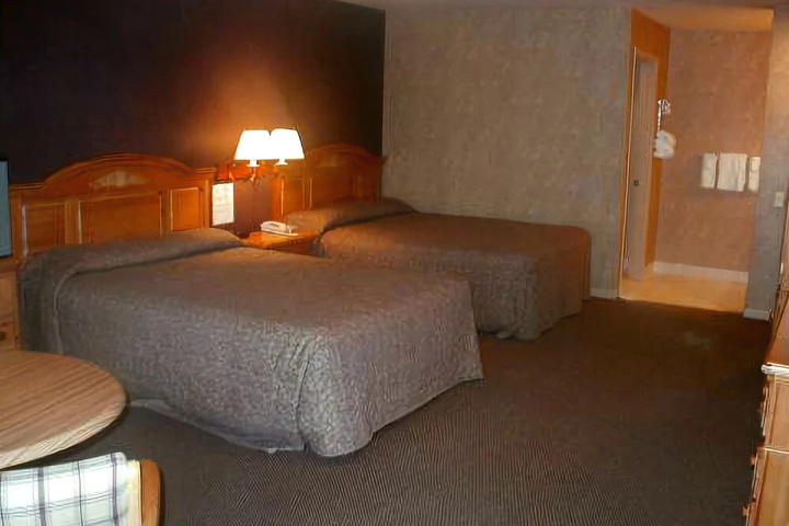 Room 6 of 12