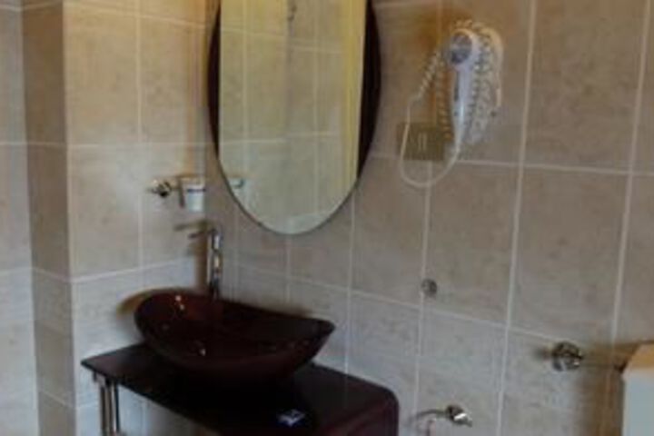 Room 10 of 11
