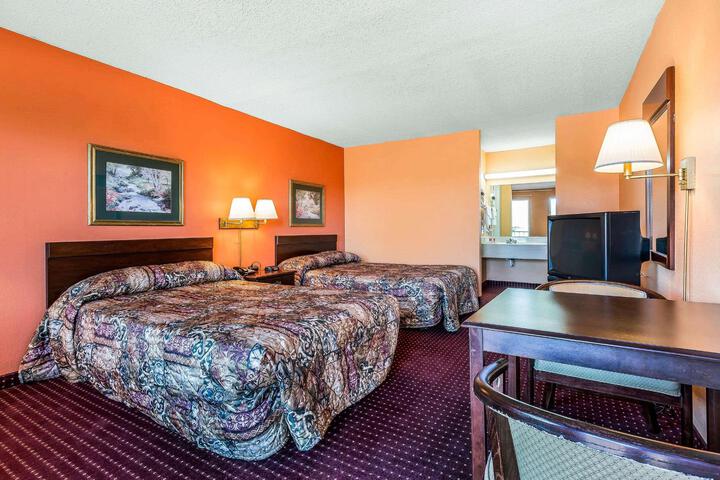 2 Double Beds (9 of 14)