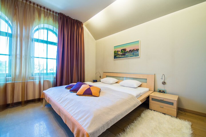 Room 9 of 36