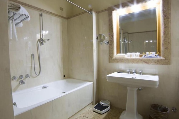 Room 12 of 22