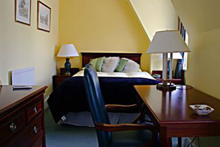 Room 11 of 18