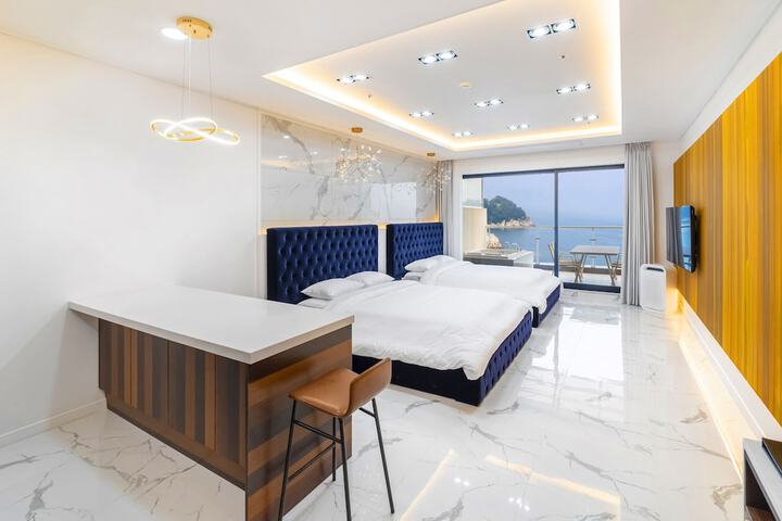 Room 14 of 60