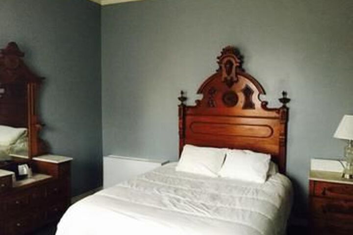 Room 32 of 49