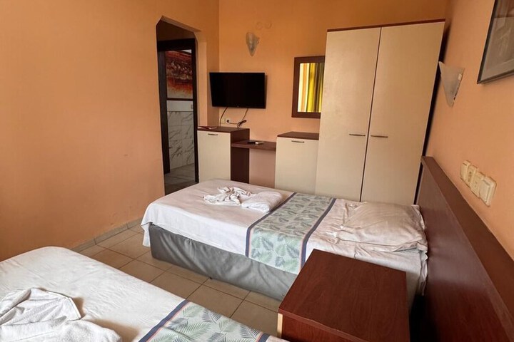 Room 9 of 169