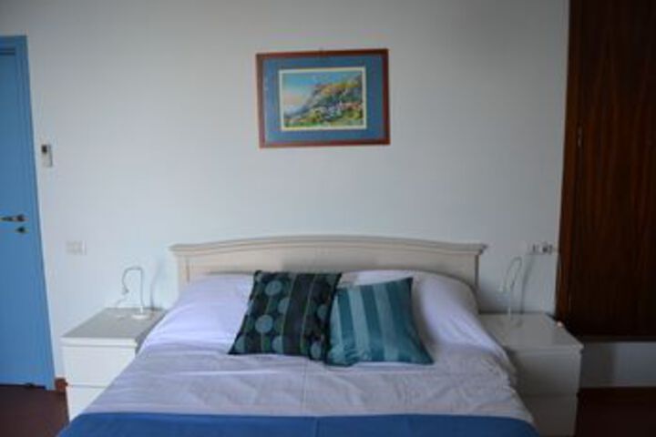 Room 5 of 34