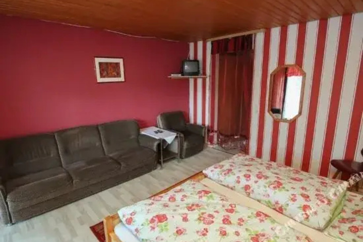 Room 3 of 11