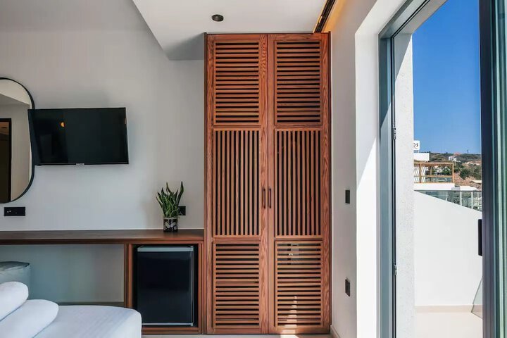 Room 2 of 51
