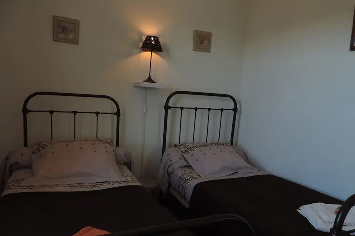 Room 5 of 16