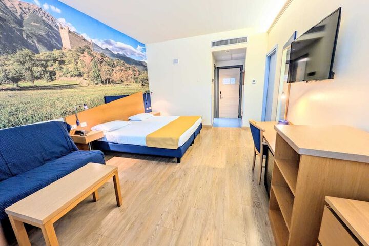 Room 21 of 57