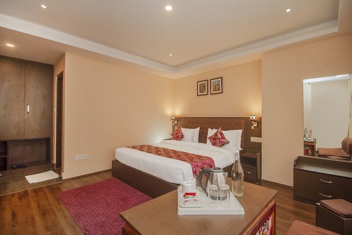 Room 2 of 16