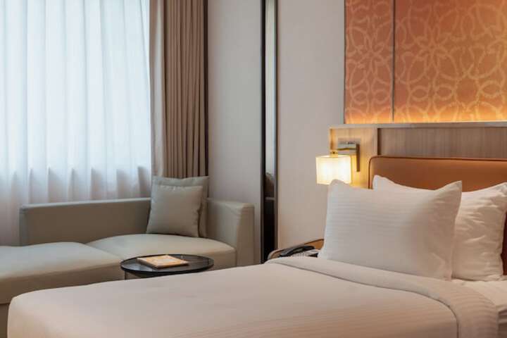 Room 4 of 27