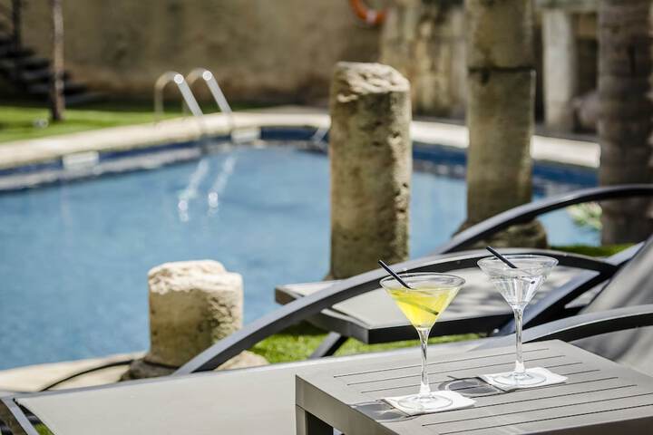 Pool Hotel