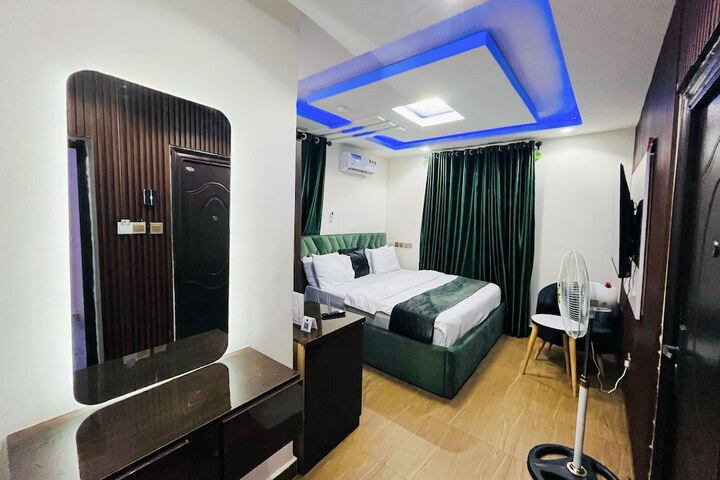 Room 13 of 22