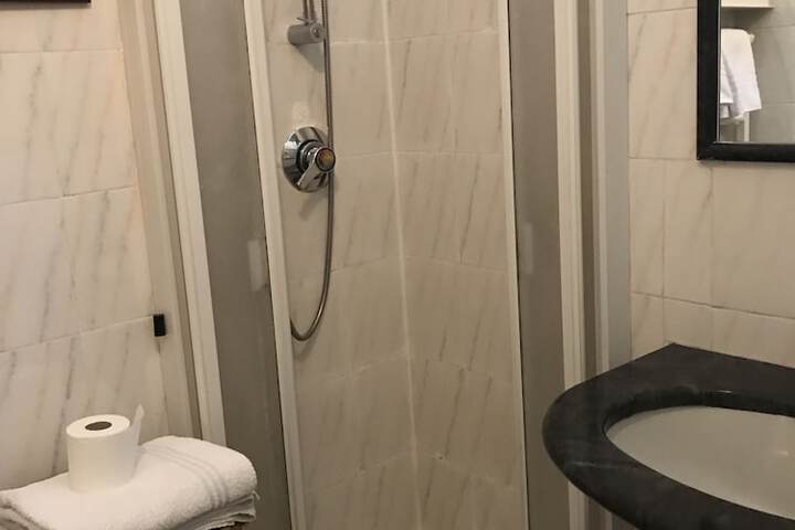 Room 17 of 32