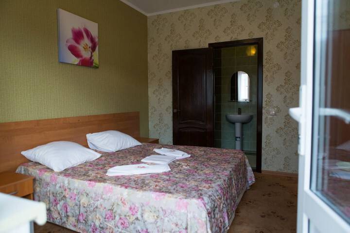 Room 4 of 54