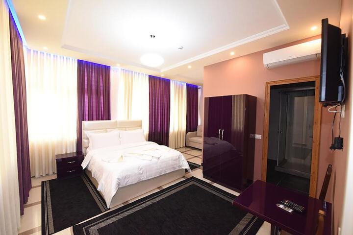Room 3 of 139