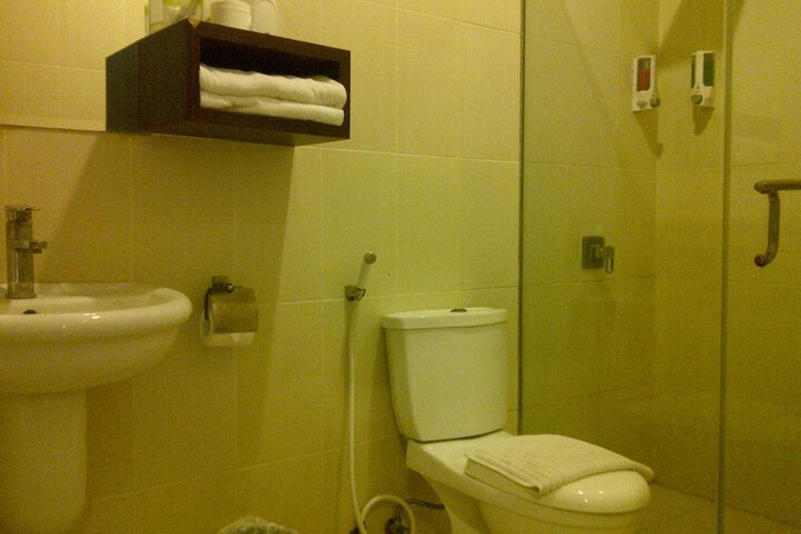 Room 30 of 37