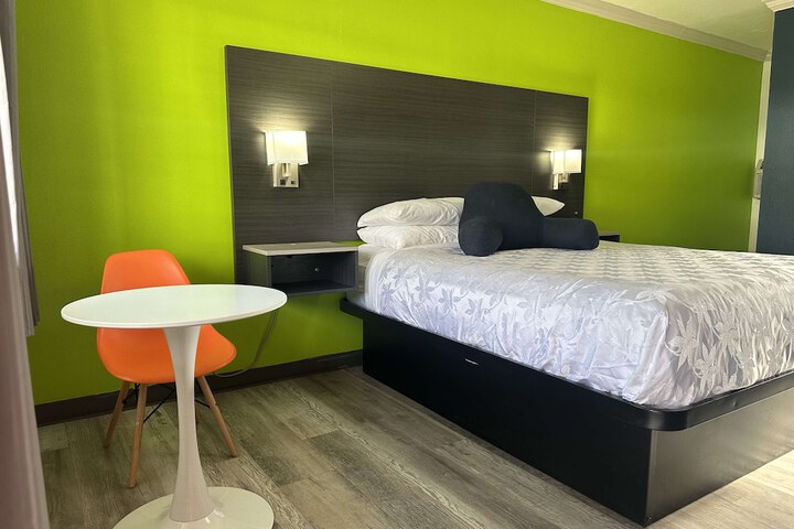 Room 16 of 34