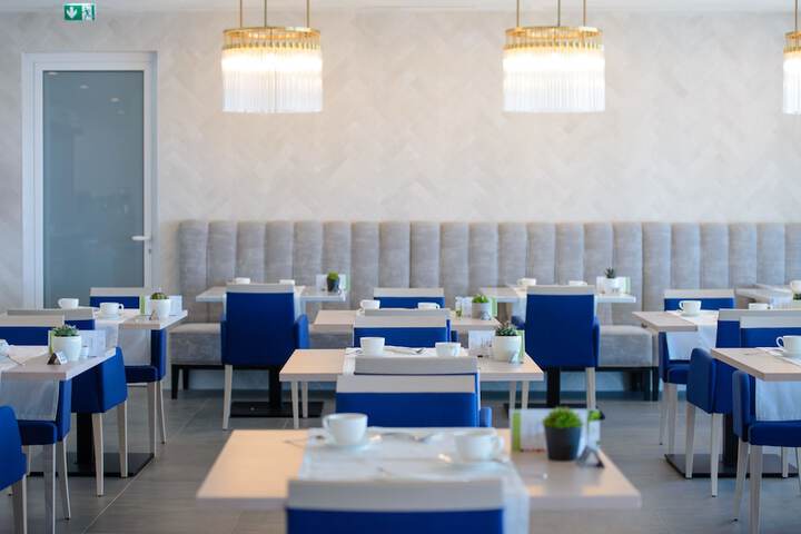 Dining 48 of 81
