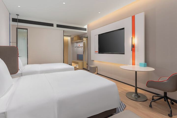 Room 17 of 40