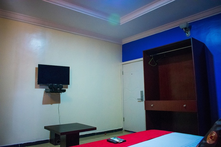 Room 23 of 68