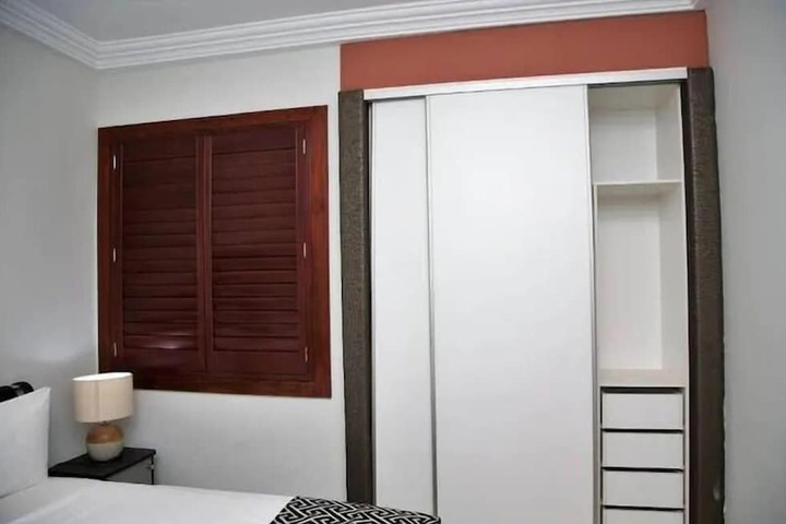 Room 3 of 8