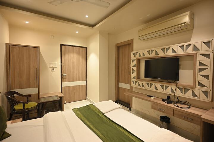 Room 9 of 35