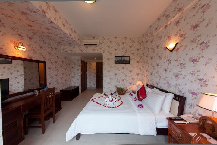 Room 7 of 65