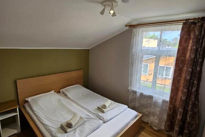 Room 16 of 60