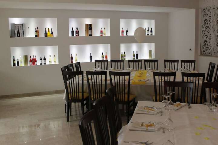 Dining 24 of 60