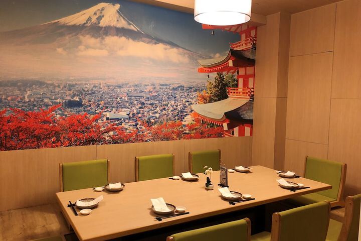 Dining 63 of 87