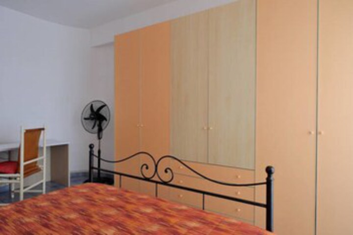 Room 17 of 40