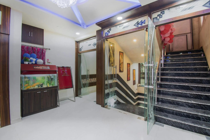 OYO 27673 Hotel Embassy International