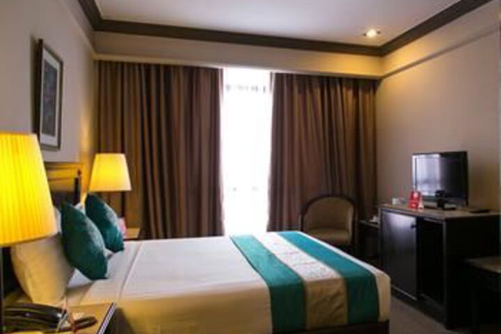 Room 12 of 25