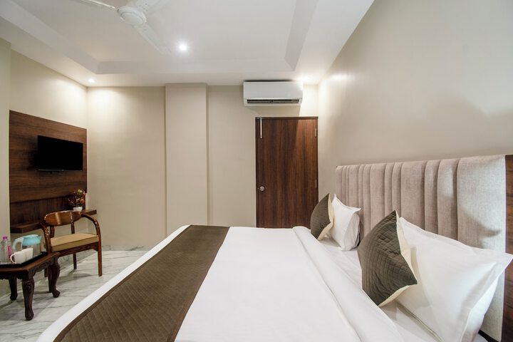 Room 5 of 19