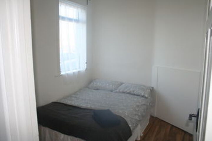 Room 6 of 17
