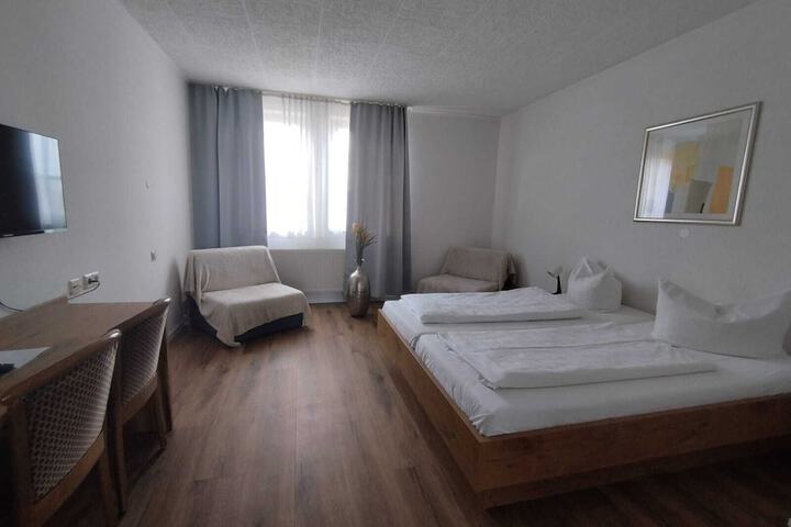 Room 11 of 27