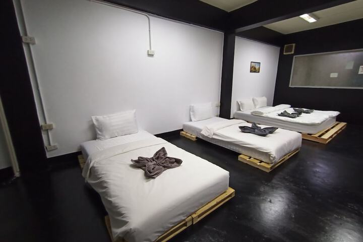 Room 16 of 44