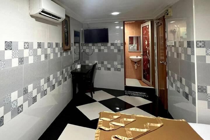 Room 14 of 22