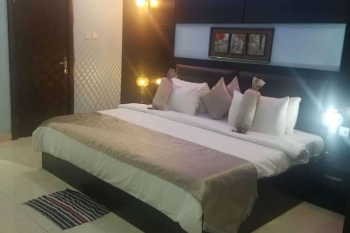 Room 7 of 17